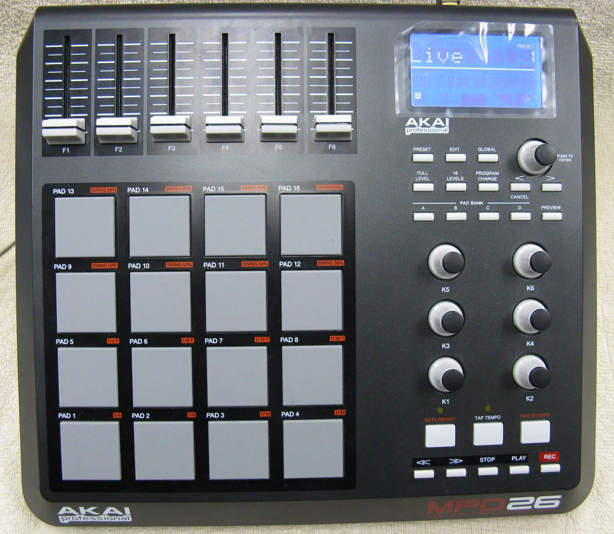 Akai MPD26 USB/Midi Pad Controller