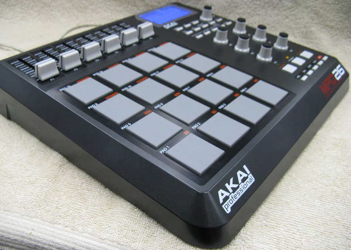 Akai MPD26 USB/Midi Pad Controller