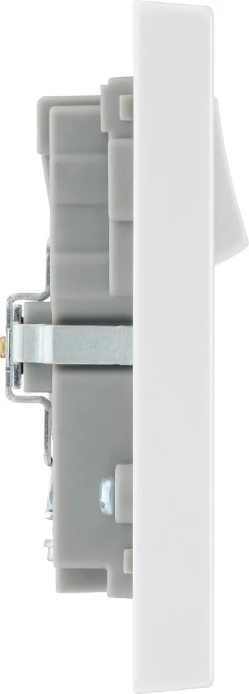 BG 922UAC22 White Square Edge 13A Double Switched Power Socket   USB A C (22W)