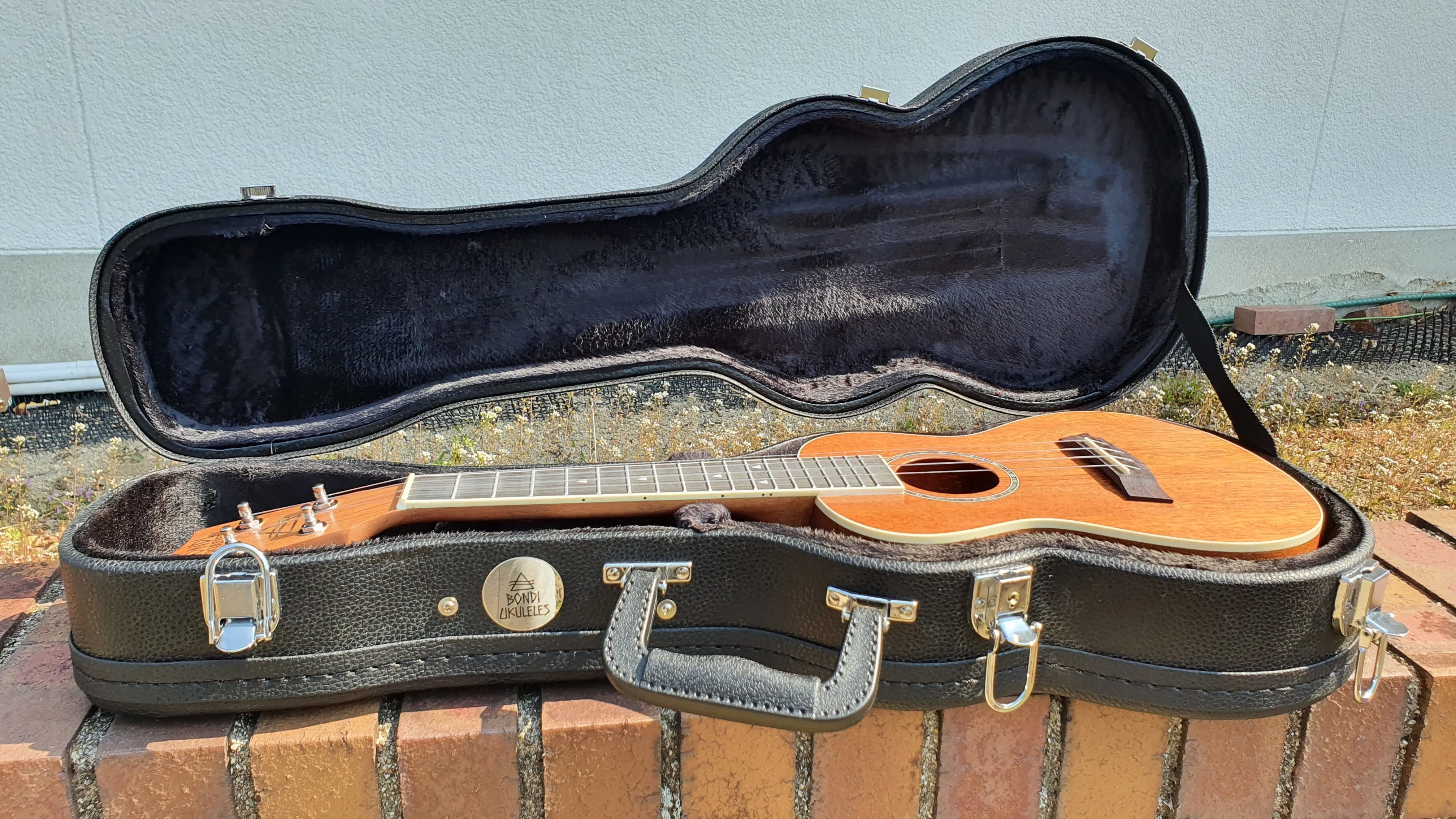 Bondi Vintage Baritone Ukulele Hardcase