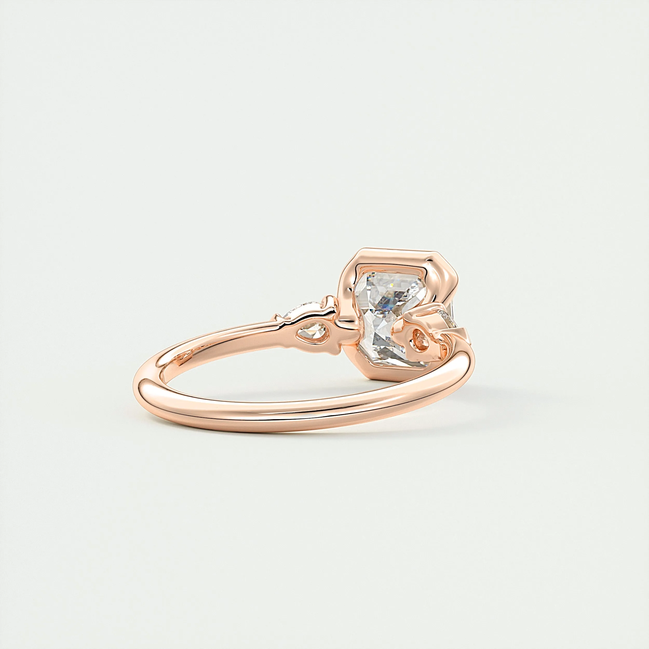 Clutch Three Stone | Asscher & Pears