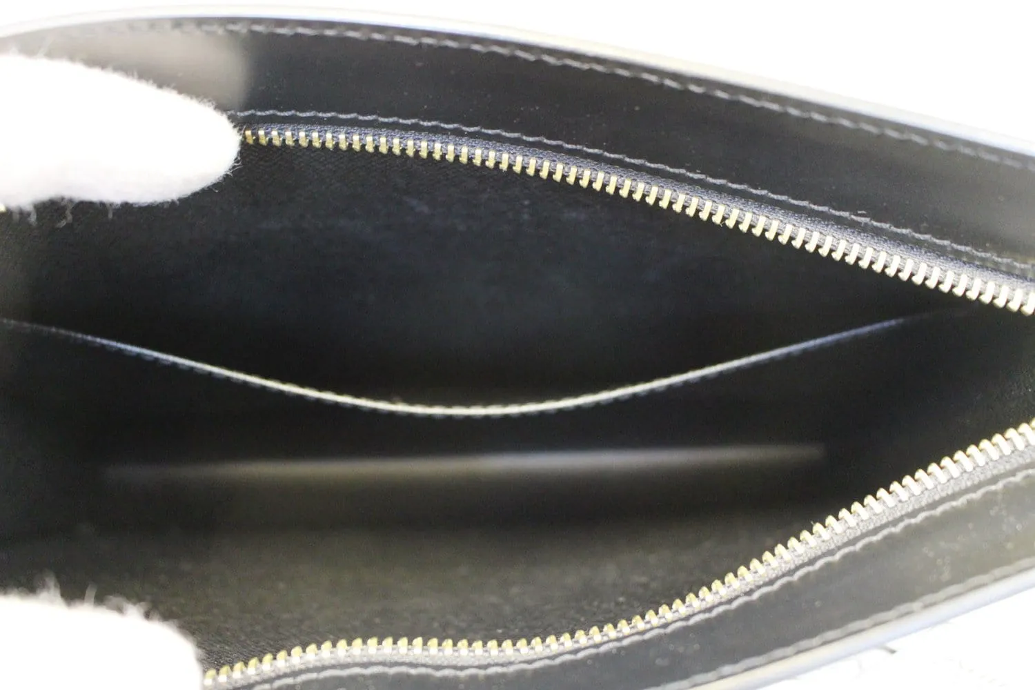 LOUIS VUITTON Epi Leather Pochette Homme Clutch