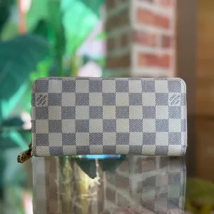 LOUIS VUITTON Zippy White Damier Azur Canvas Wallet