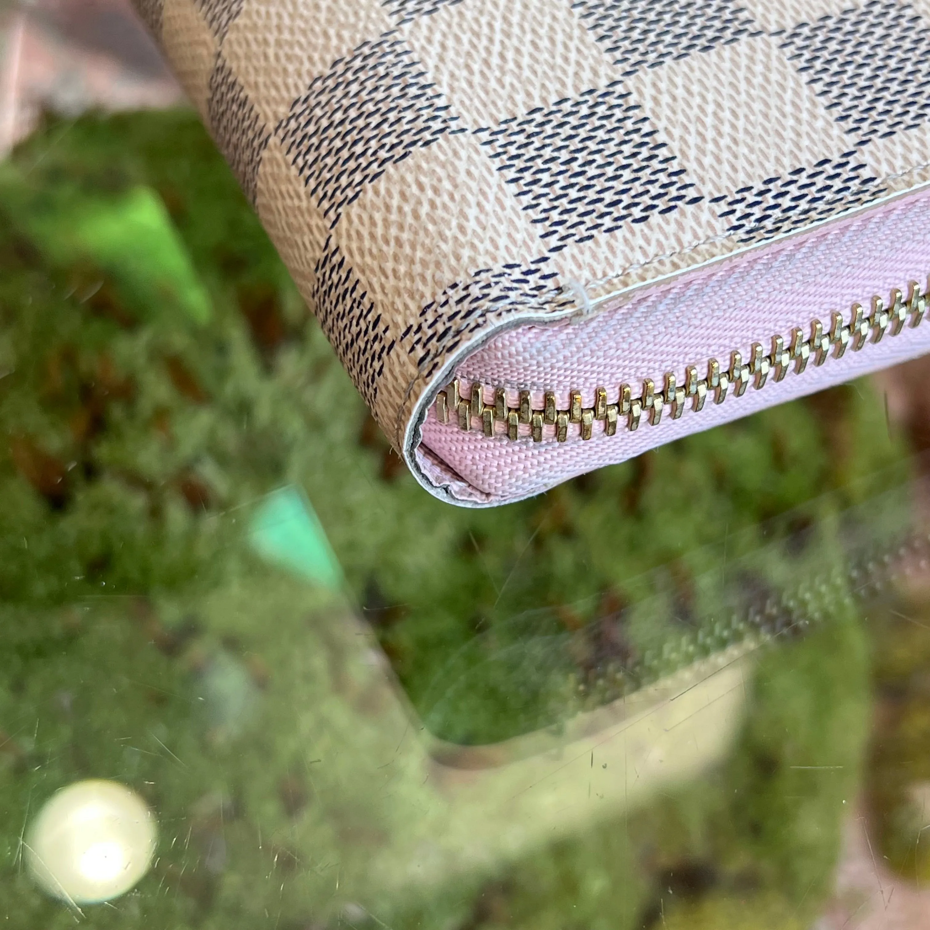 LOUIS VUITTON Zippy White Damier Azur Canvas Wallet
