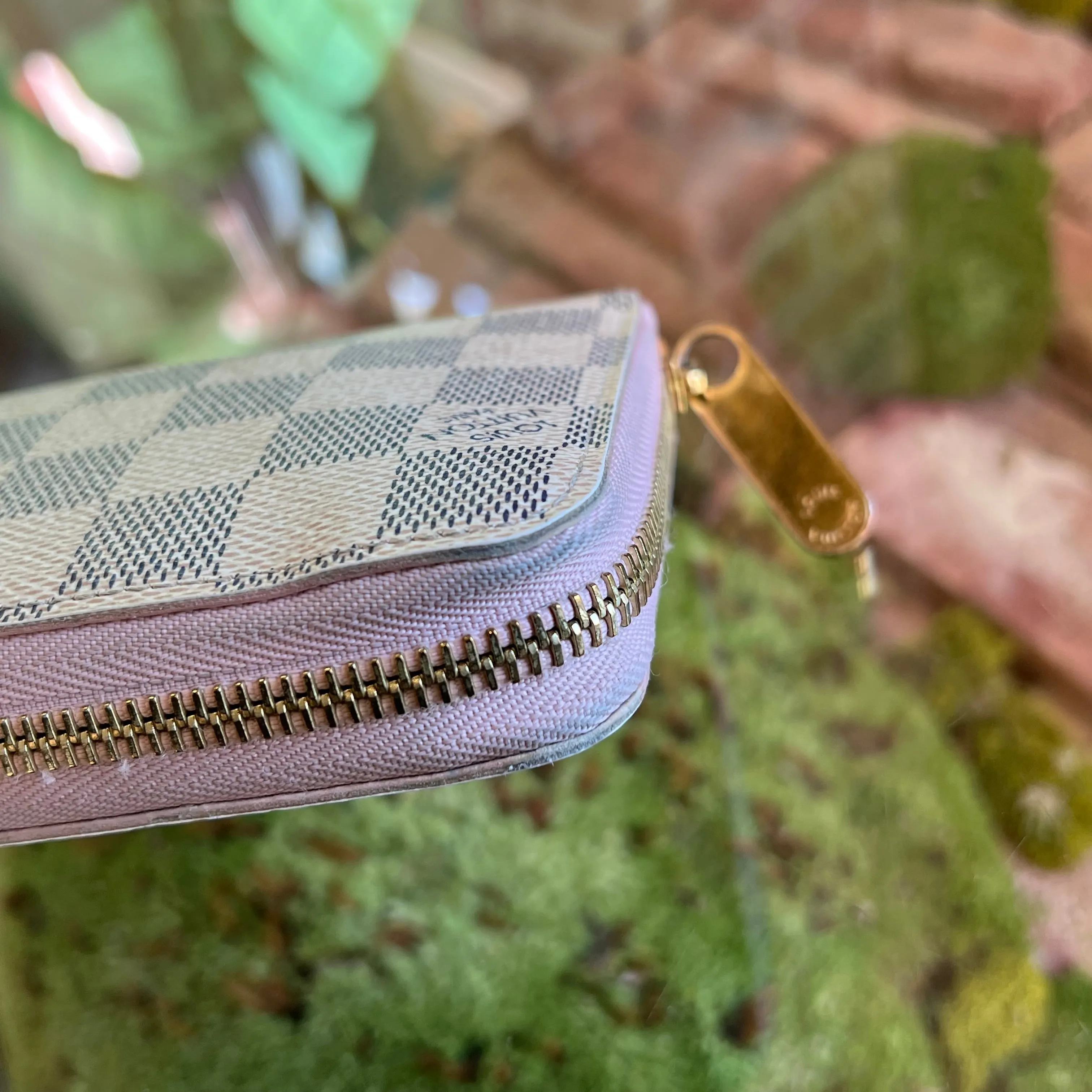 LOUIS VUITTON Zippy White Damier Azur Canvas Wallet