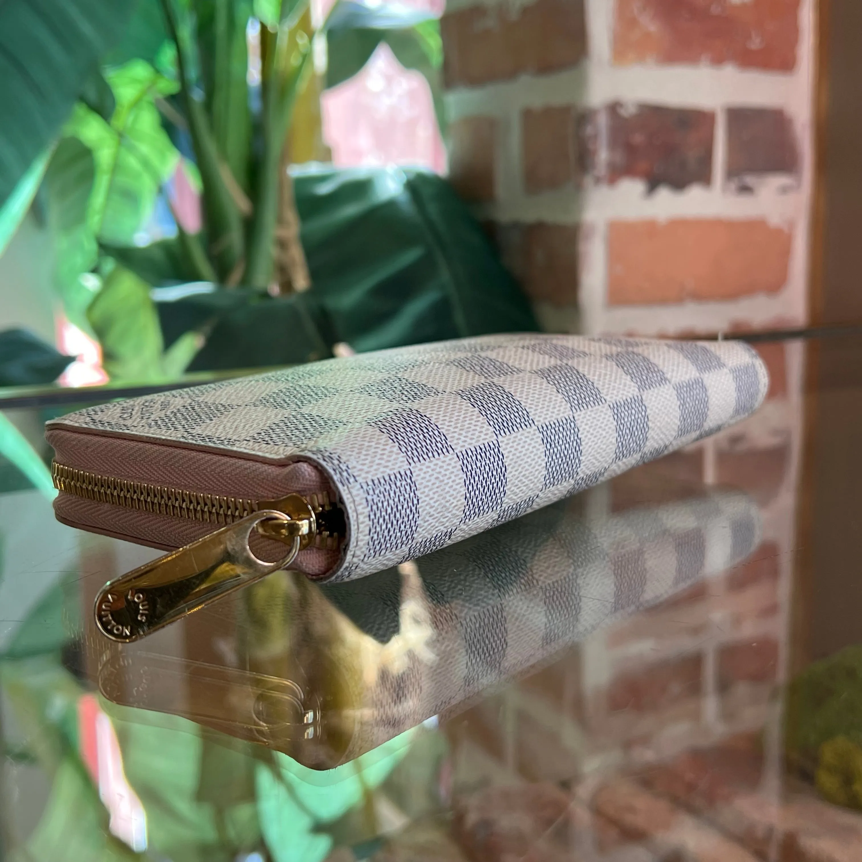 LOUIS VUITTON Zippy White Damier Azur Canvas Wallet