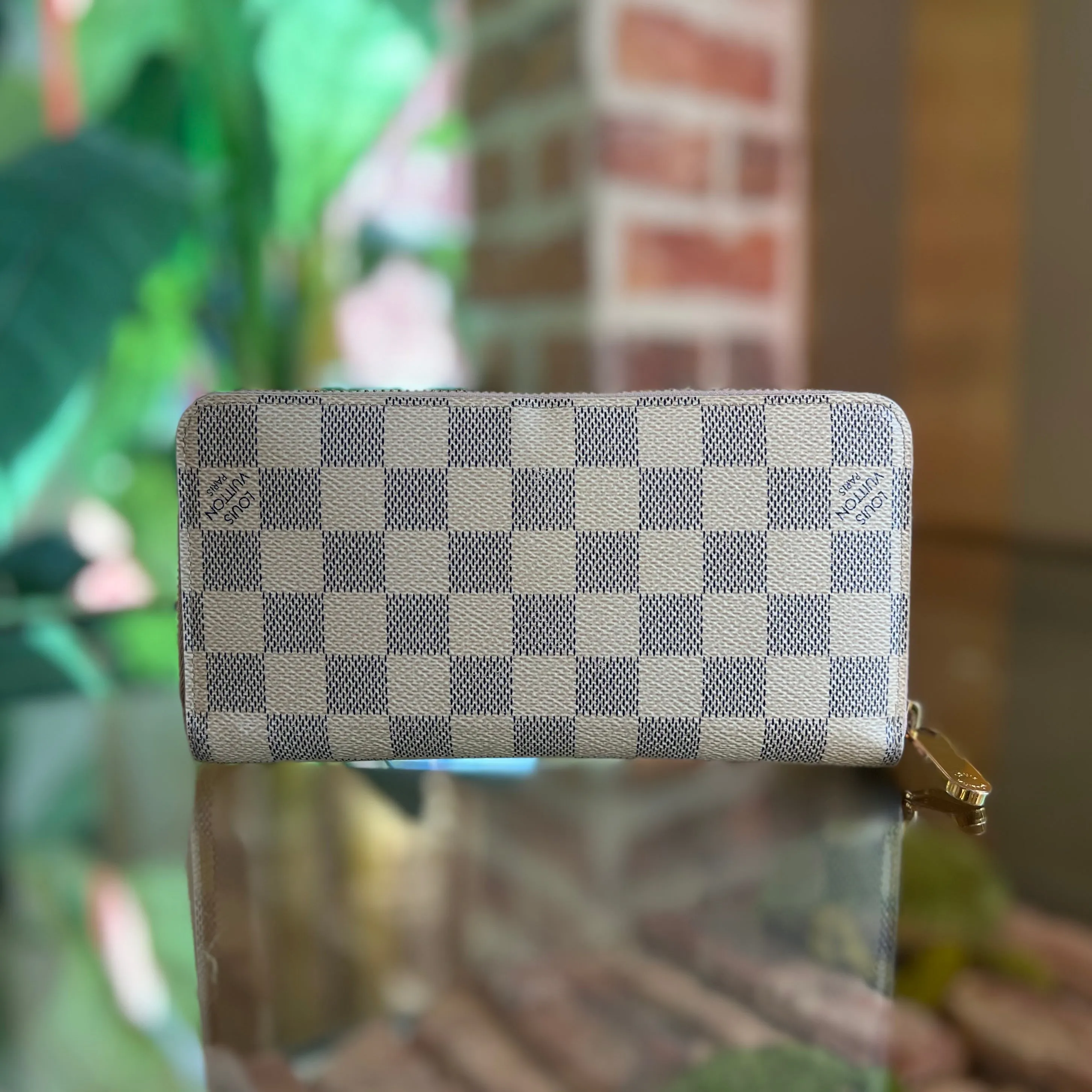 LOUIS VUITTON Zippy White Damier Azur Canvas Wallet