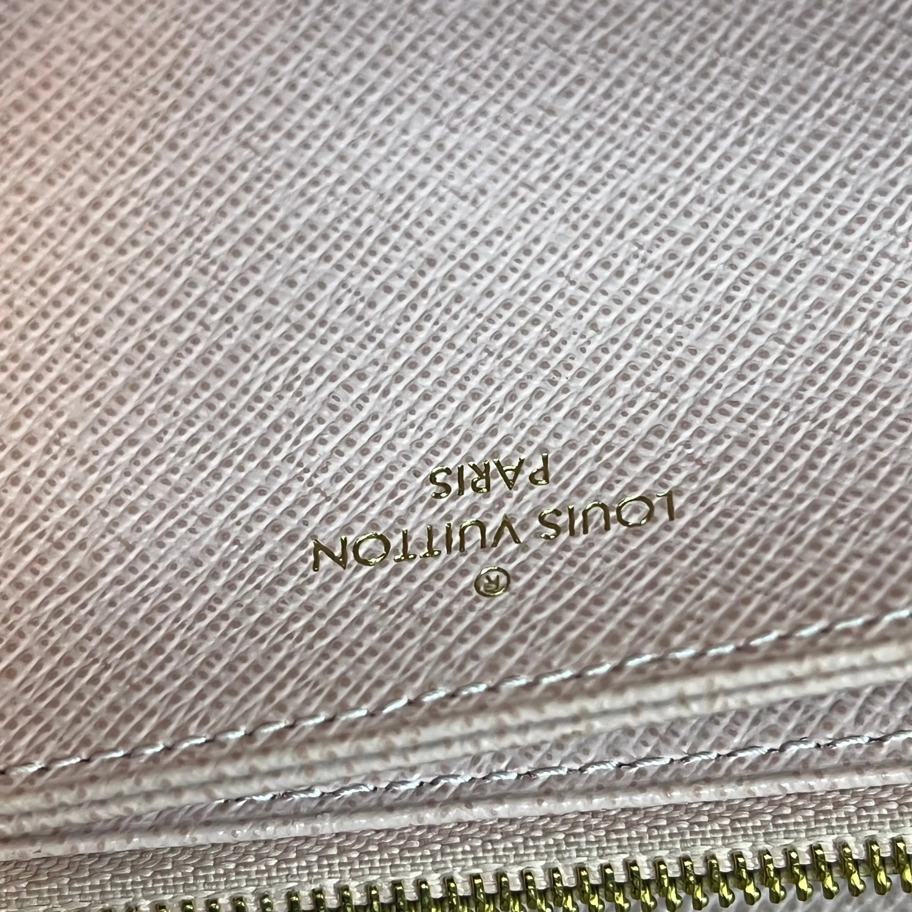 LOUIS VUITTON Zippy White Damier Azur Canvas Wallet