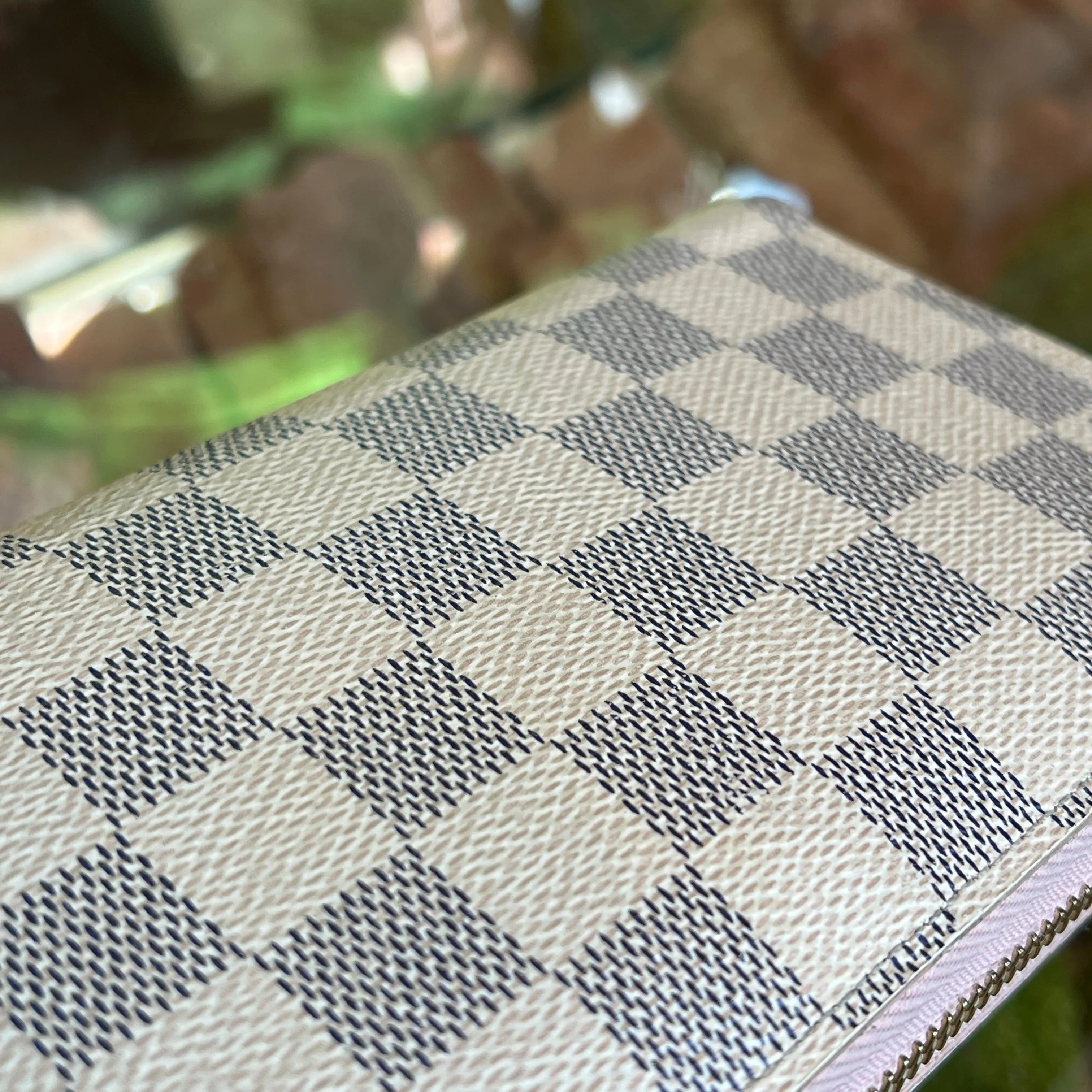 LOUIS VUITTON Zippy White Damier Azur Canvas Wallet