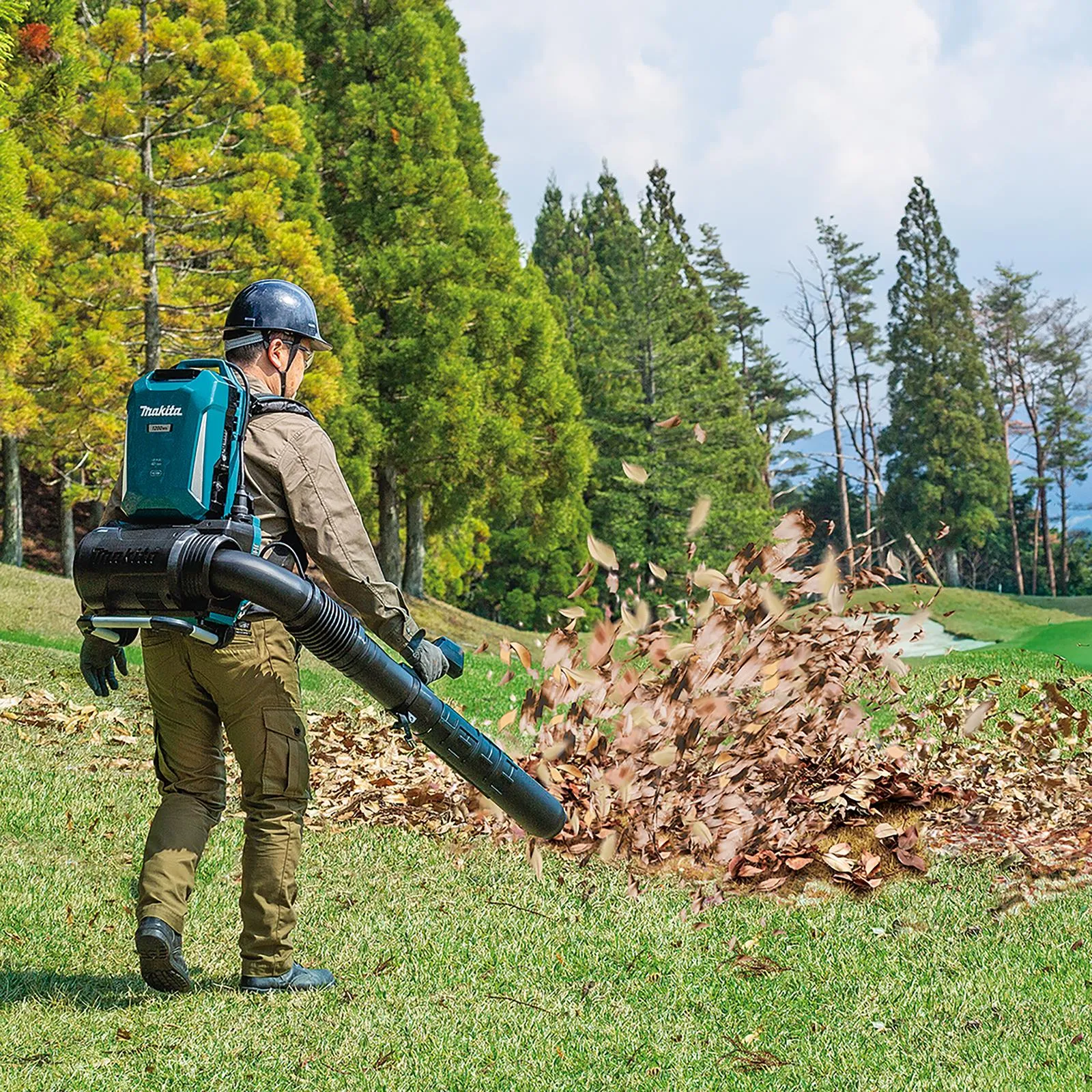 Makita Leaf Blower Backpack 18V 40V LXT XGT Compatible Brushless Cordless 22N Garden Grass Clippings Bare Unit Body Only UB002CZ