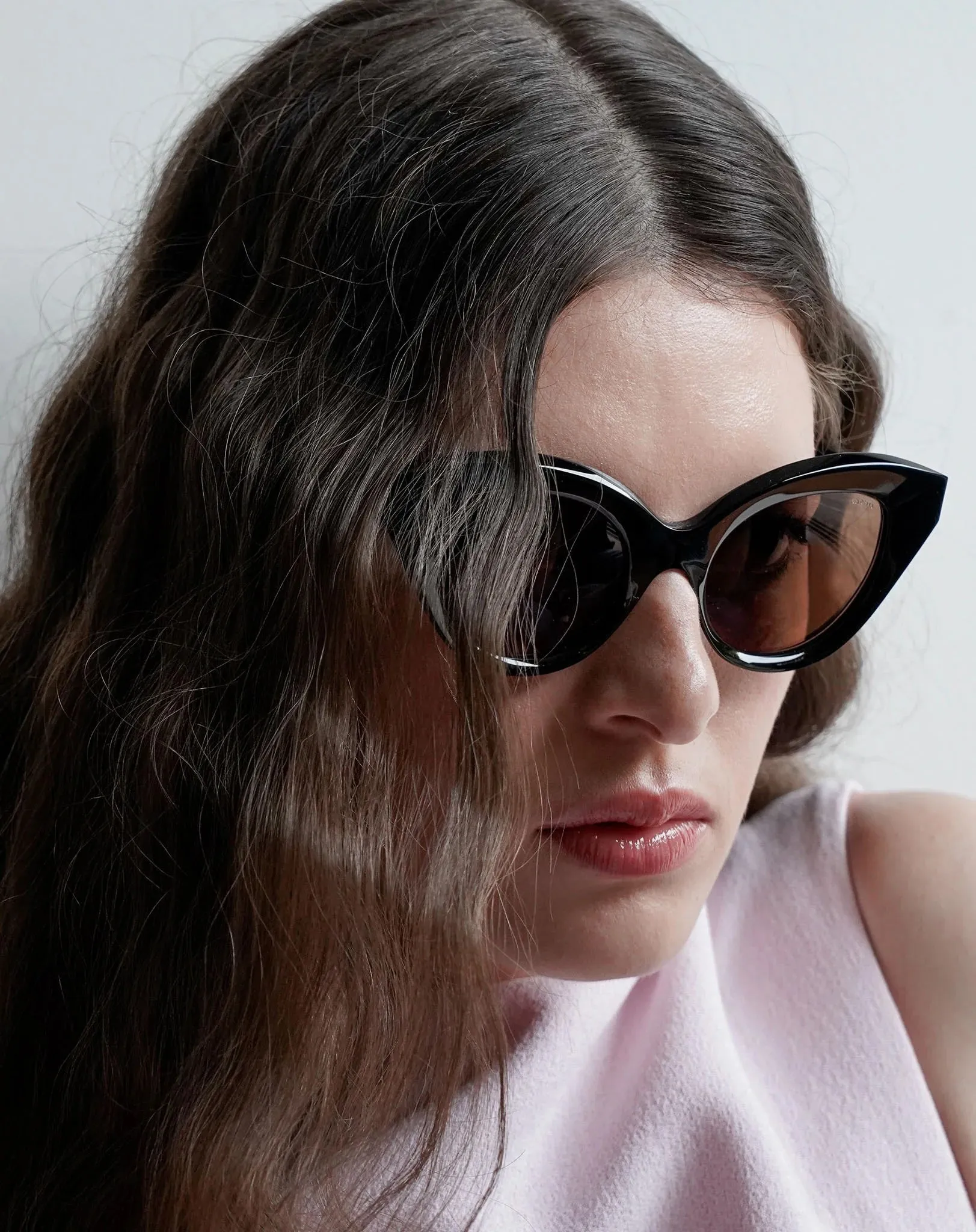 MANUELA-Black Solid / Solid Brown
