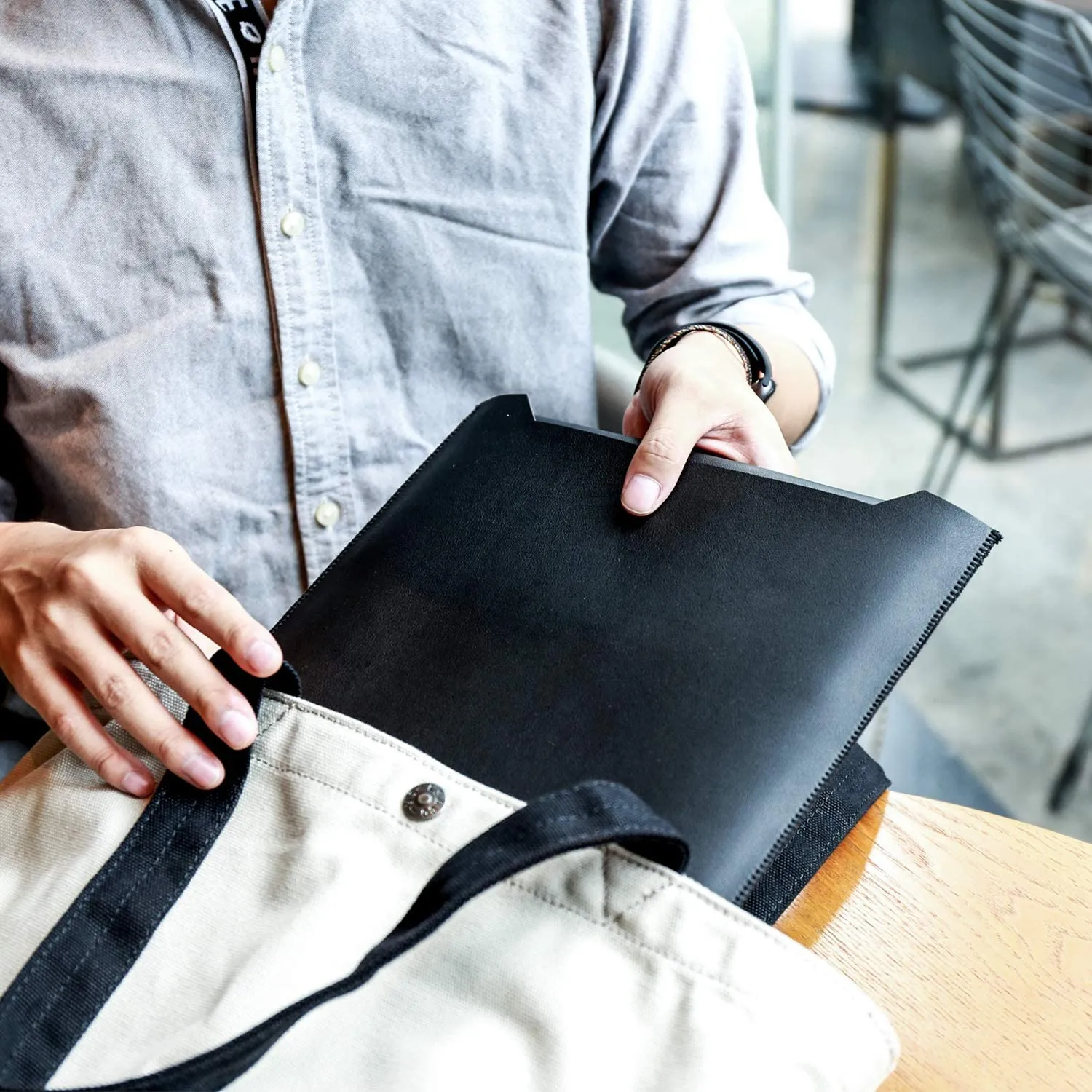 ONE LIFE 16-Inch Leather Laptop Sleeve Case with Mousepad for MacBook 16 Inch A2141 (16 Inch, Black)