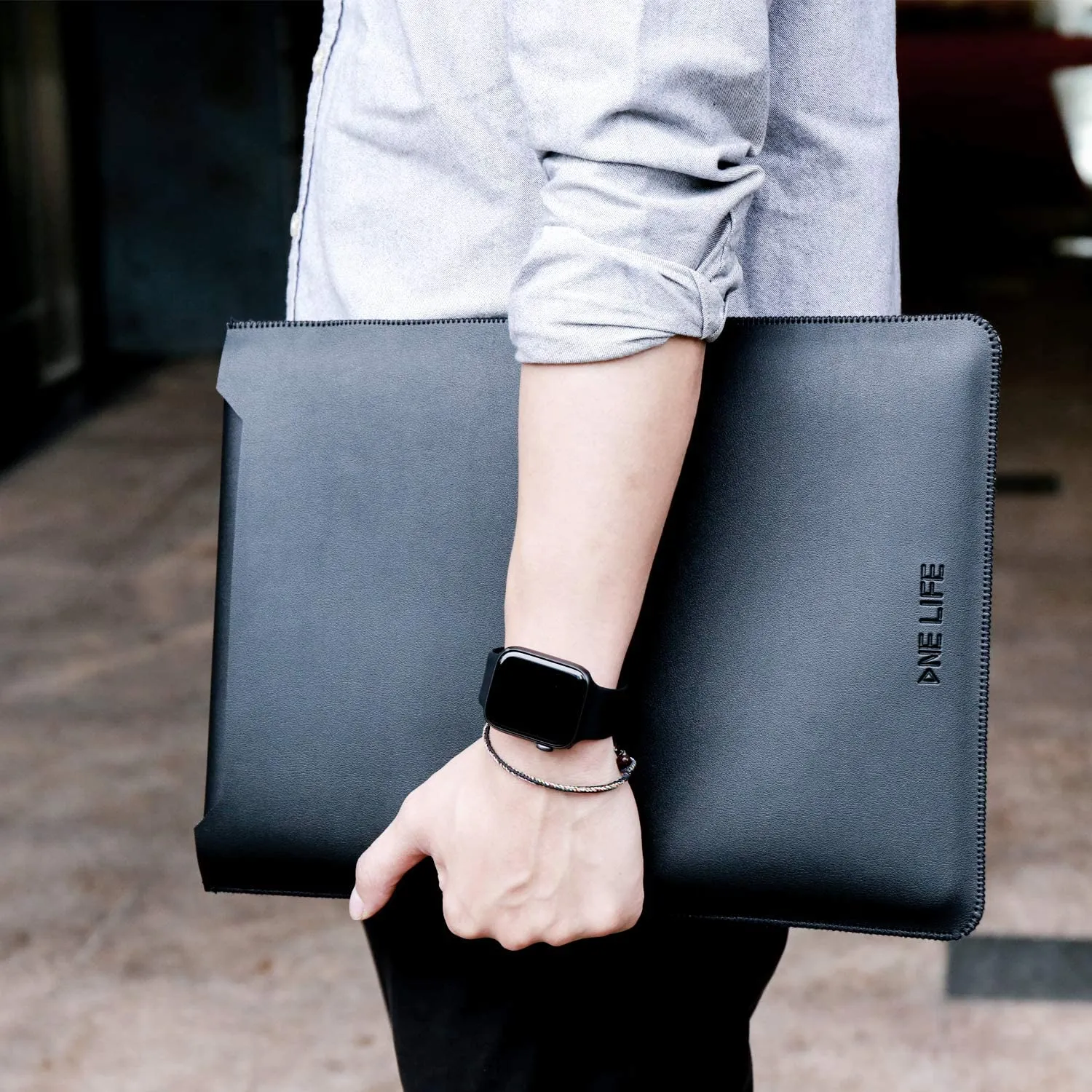 ONE LIFE 16-Inch Leather Laptop Sleeve Case with Mousepad for MacBook 16 Inch A2141 (16 Inch, Black)