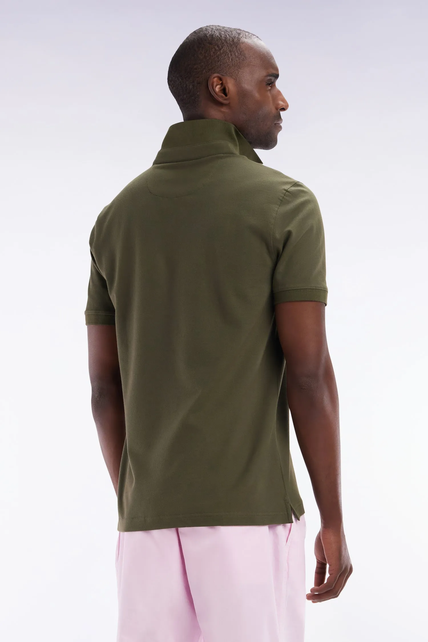 Polo à manches courtes en piqué coton stretch kaki coupe ajustée