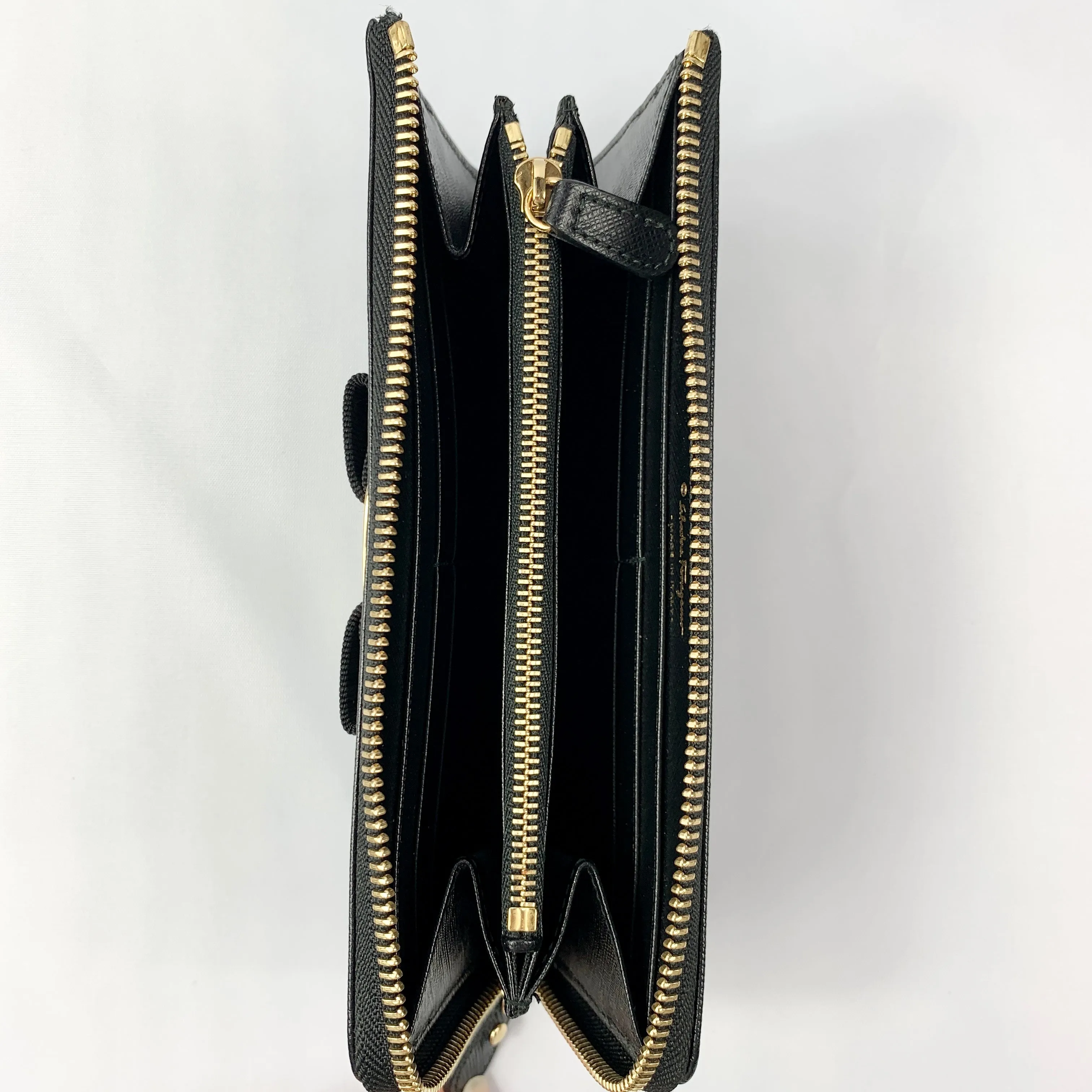Salvatore Ferragamo Vara Bow Continental Cross Grain Wallet in Black