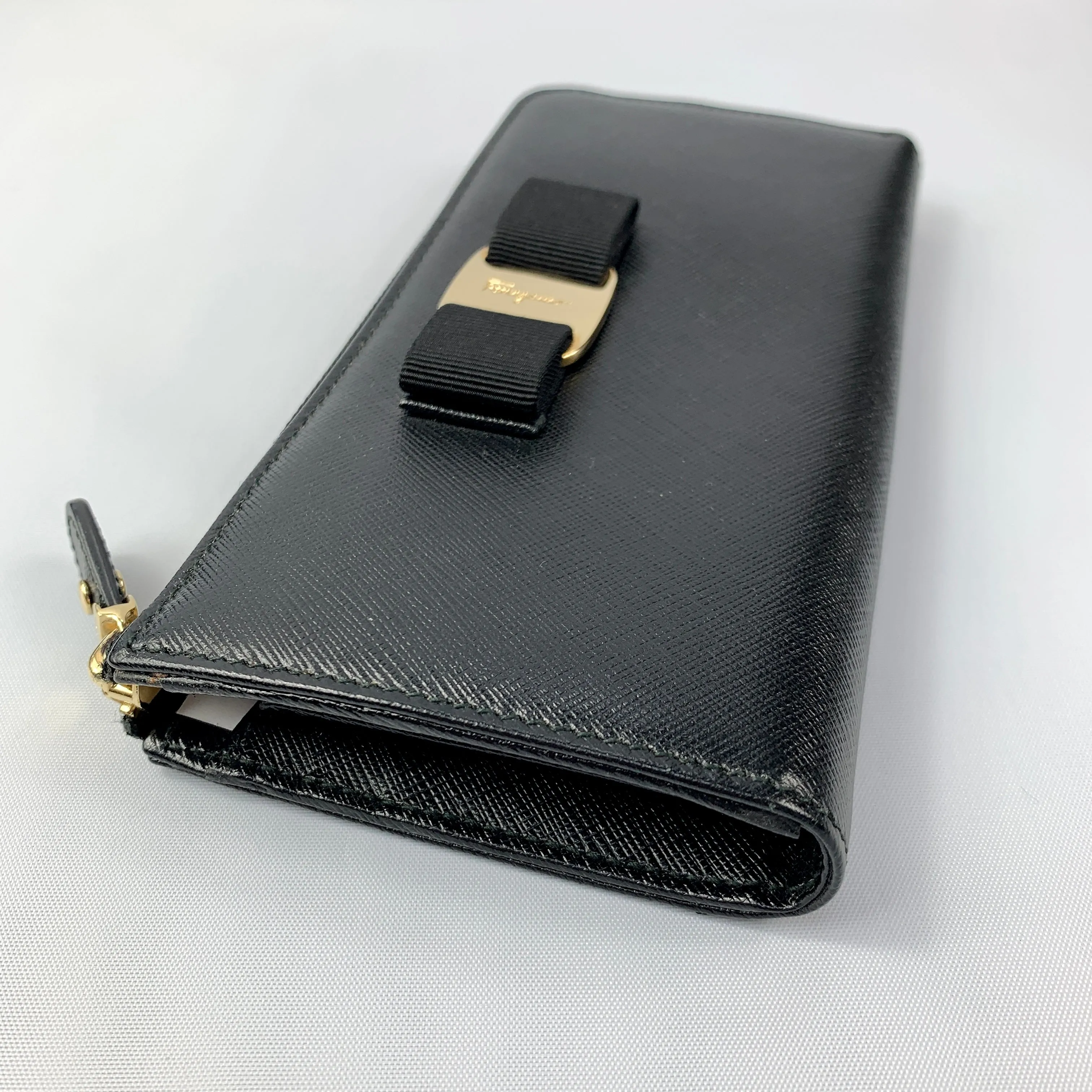Salvatore Ferragamo Vara Bow Continental Cross Grain Wallet in Black