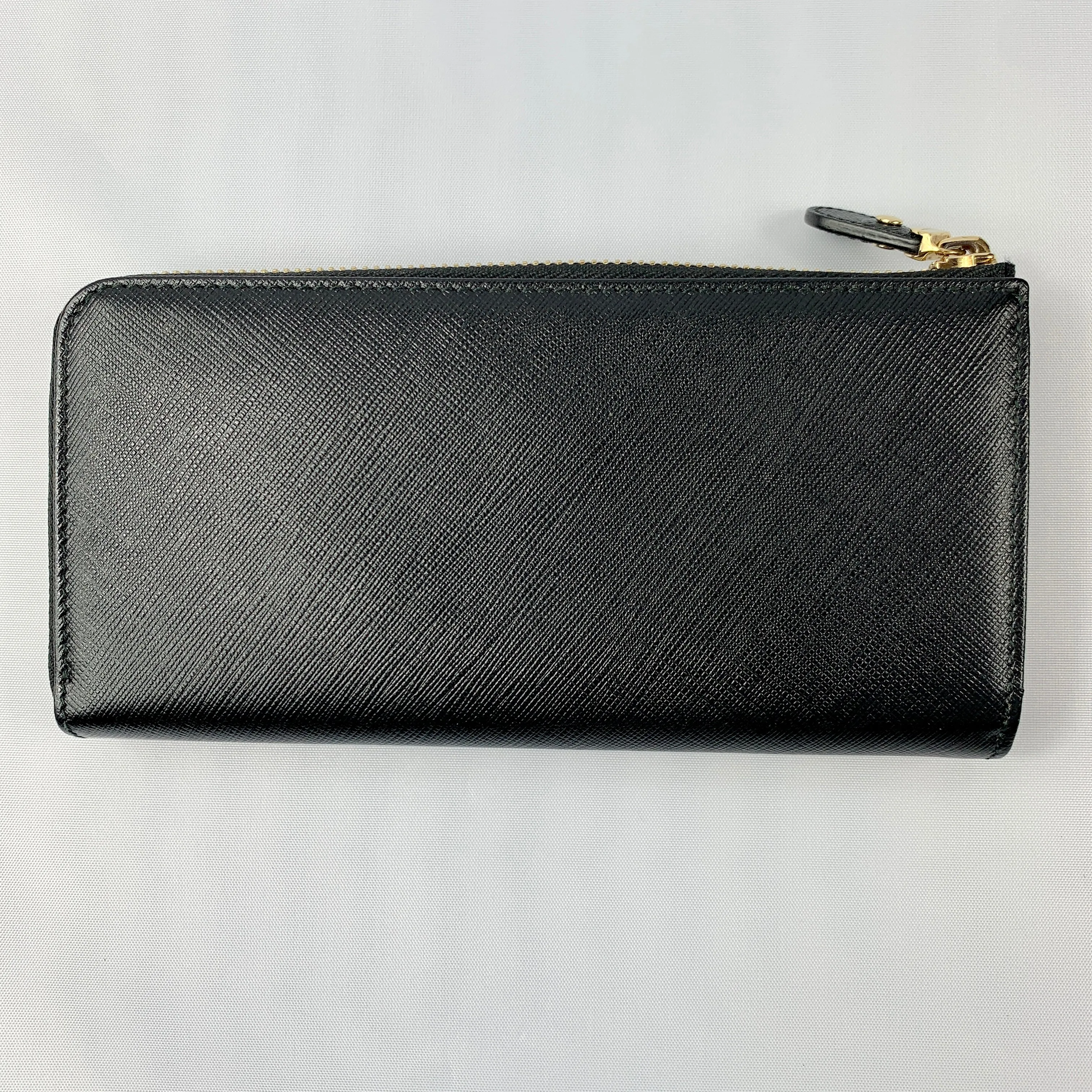 Salvatore Ferragamo Vara Bow Continental Cross Grain Wallet in Black