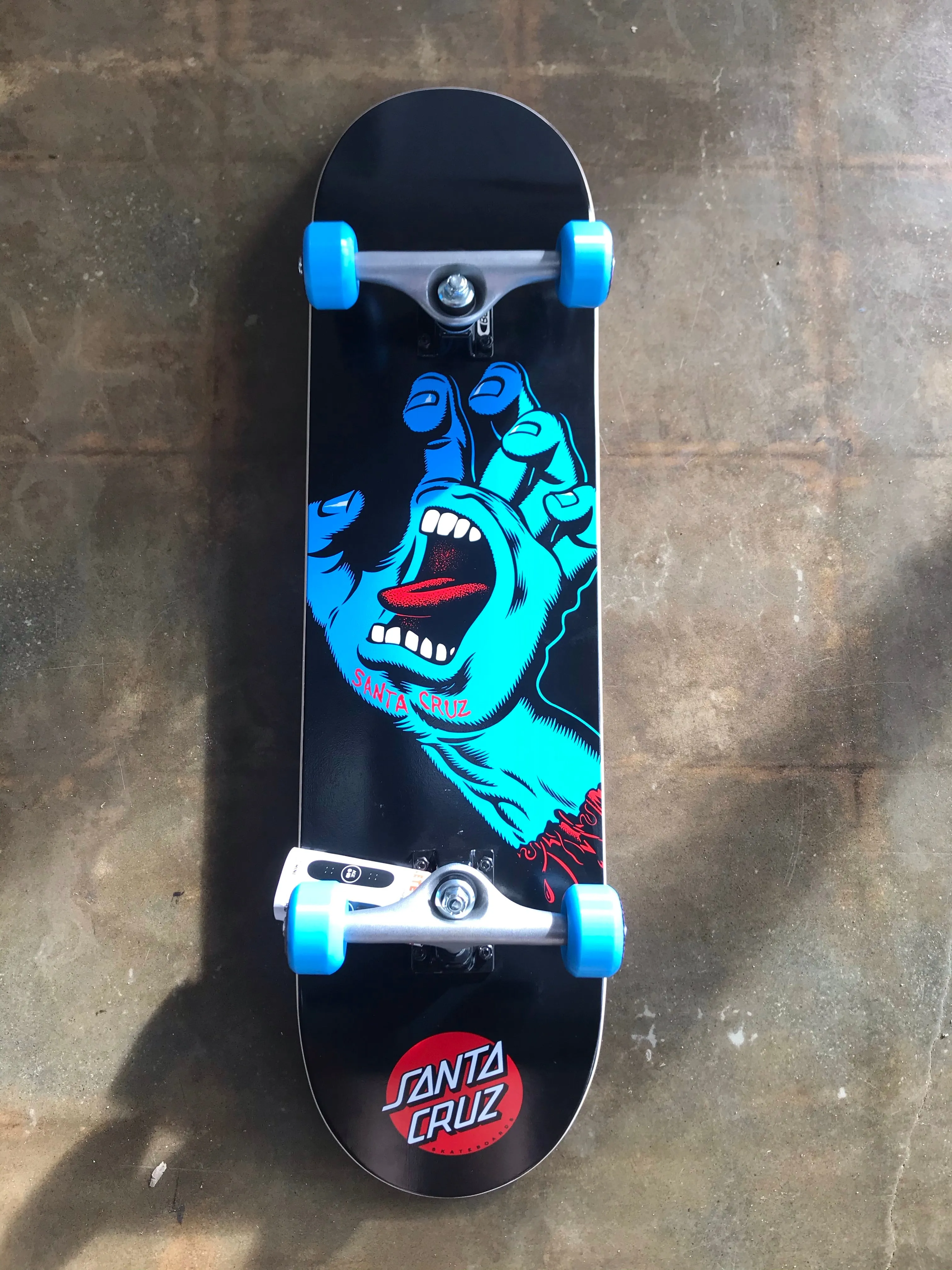 Santa Cruz Complete Skateboard Screaming Hand Full 8.0