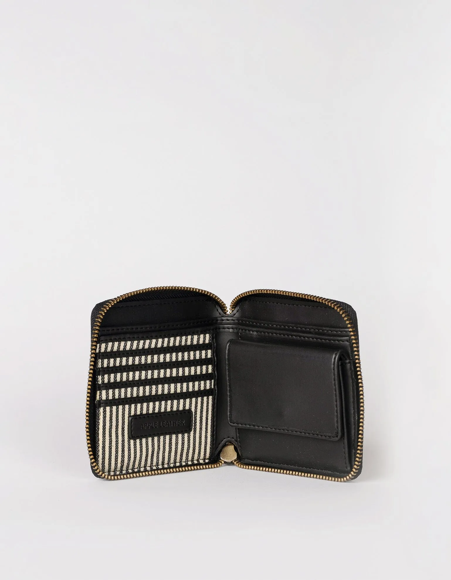 Sonny Apple Leather Square Wallet | Black