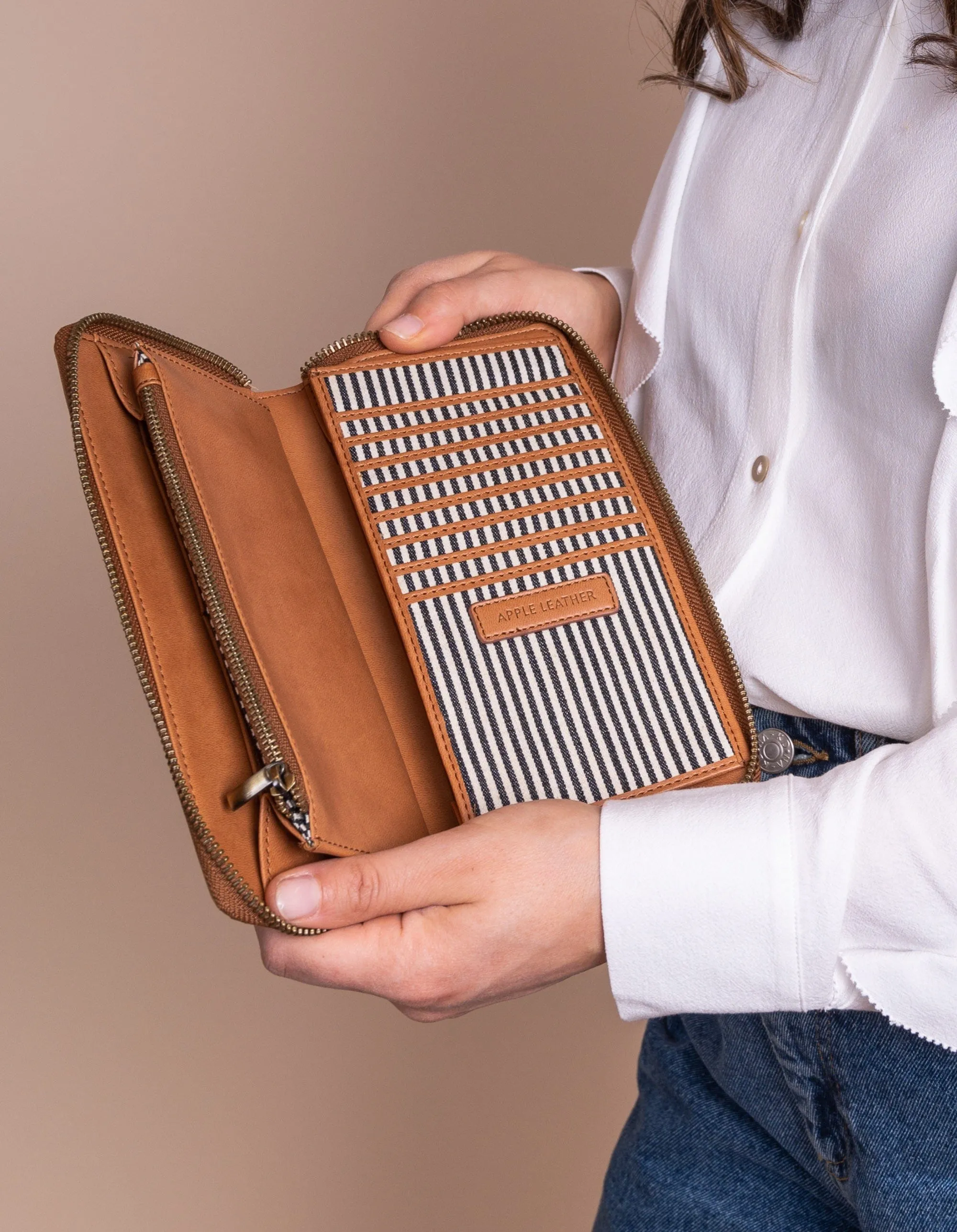 Sonny Apple Leather Vegan Uppeal™ Wallet | Cognac