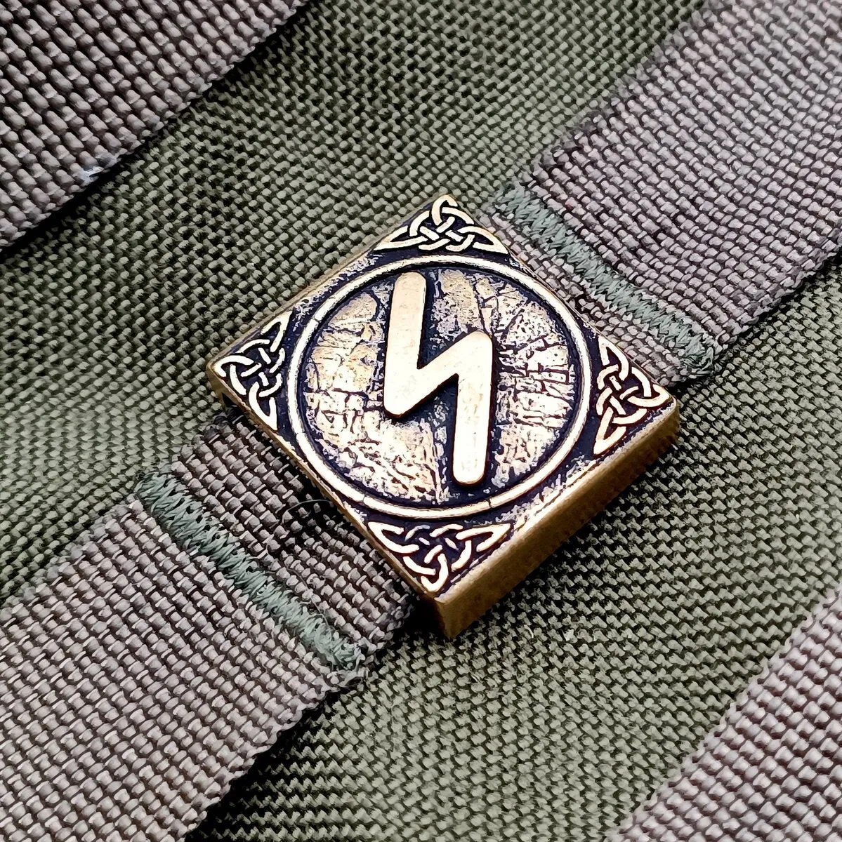 Sowilo rune molle clip