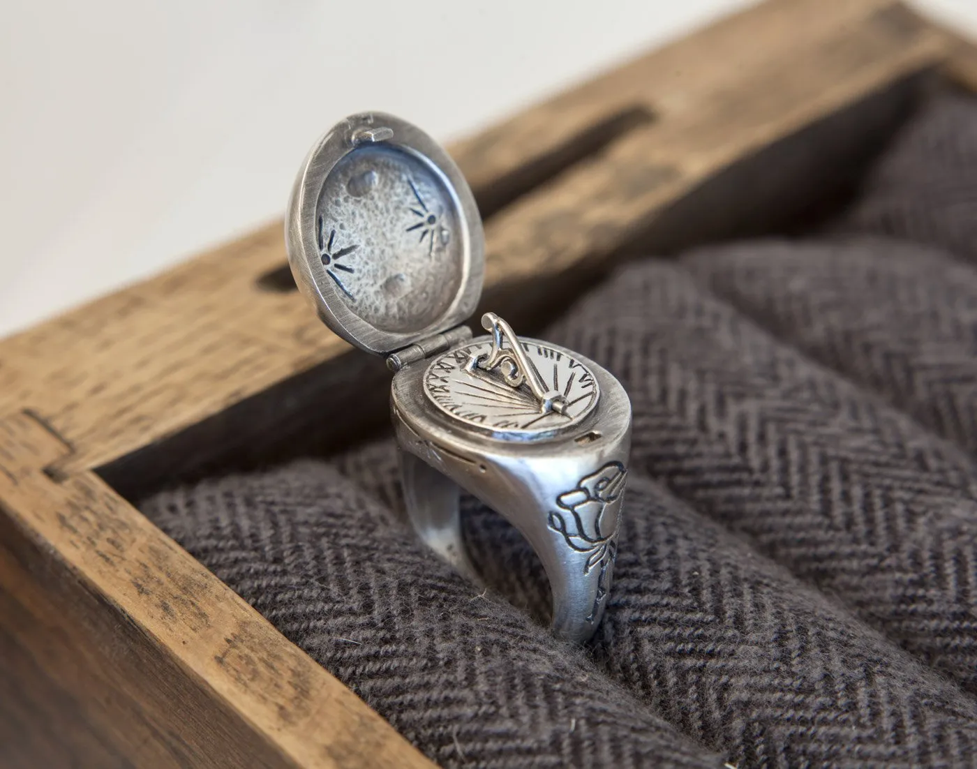 Sundial Ring
