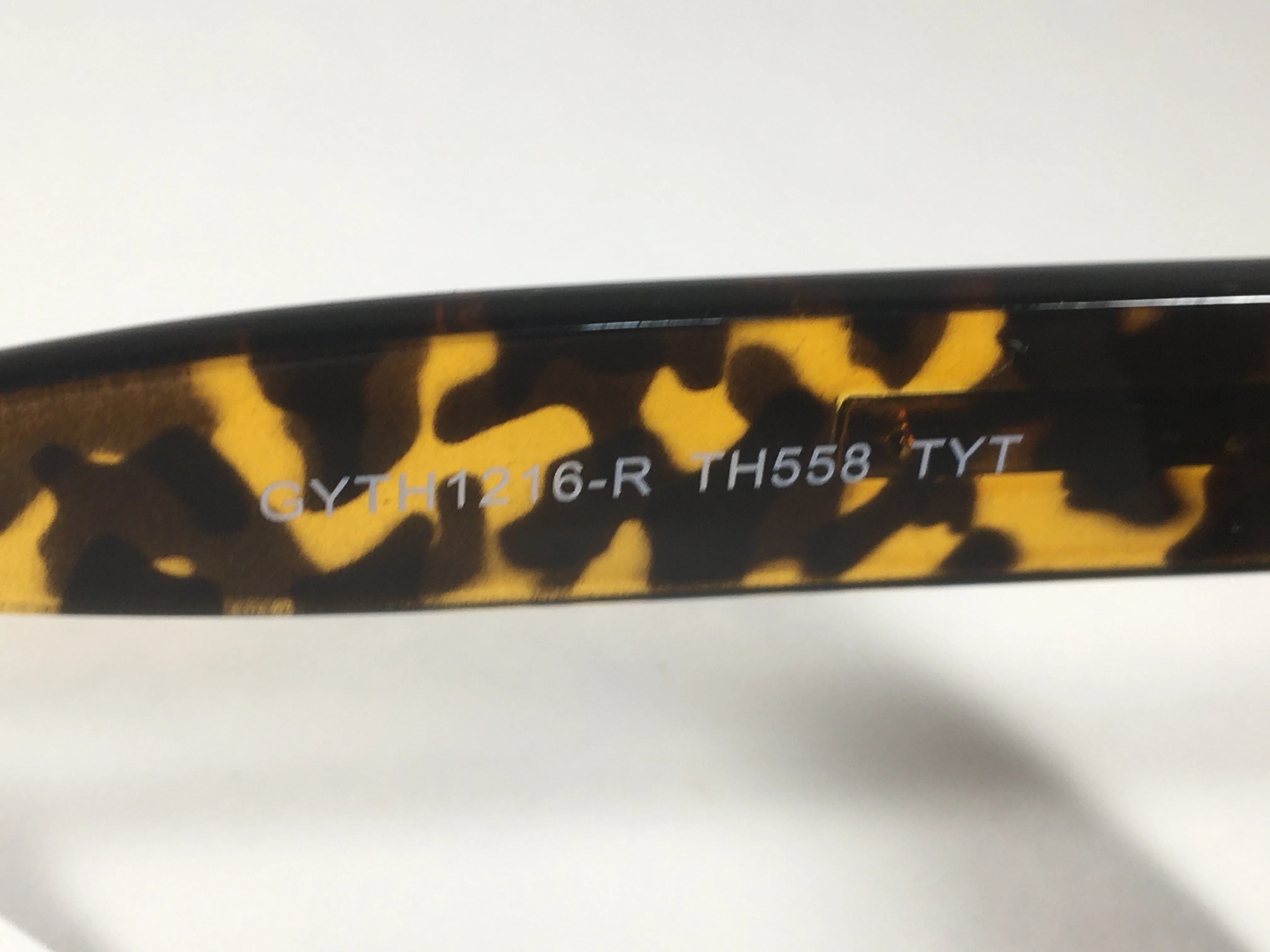 Tahari Large Cat Eye Sunglasses Brown Yellow Tortoise Frame Brown Gradient Lens TH558 TYT