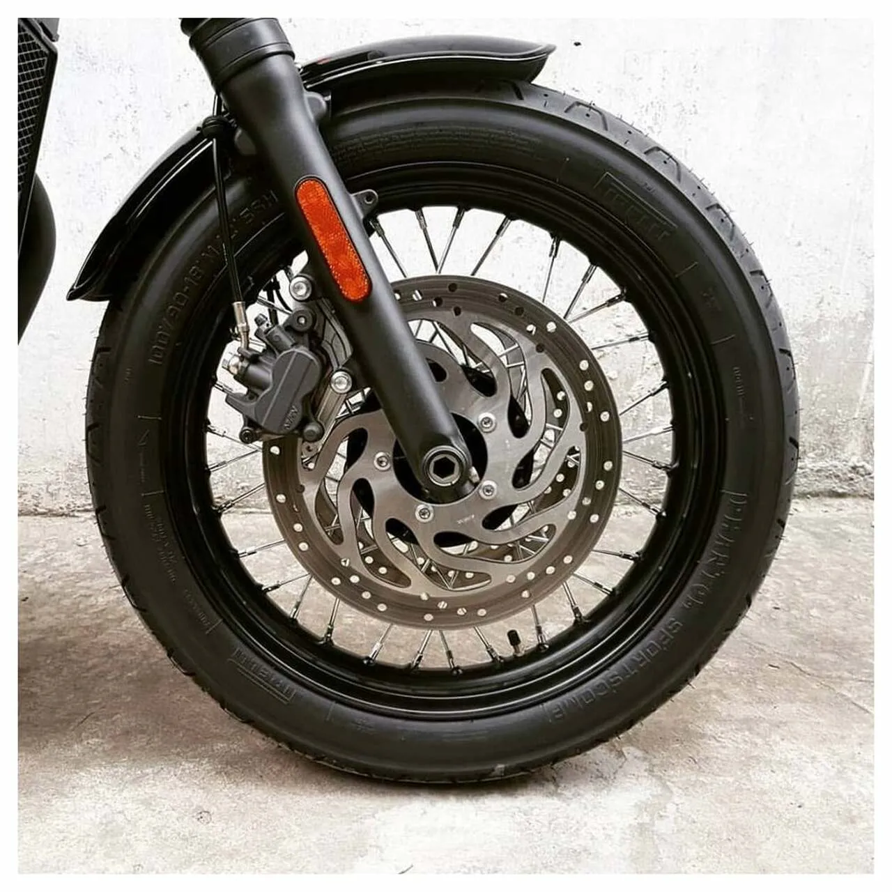 Triumph Bonneville Styling - Duckbill Front Fender
