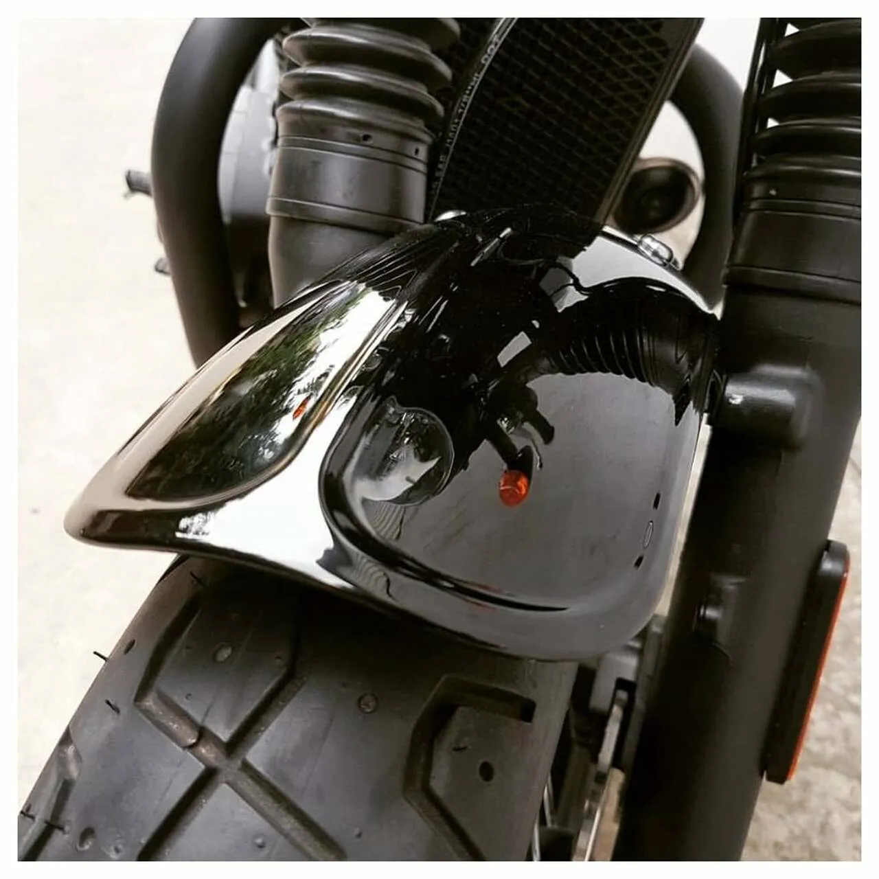 Triumph Bonneville Styling - Duckbill Front Fender