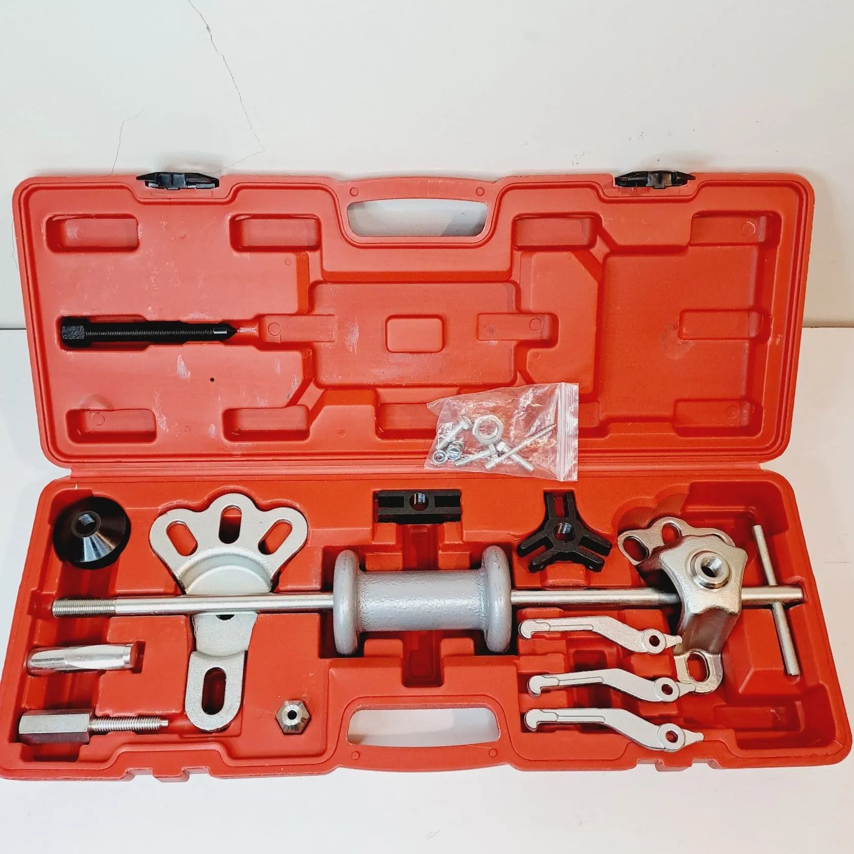 Universal DENT PULLER KIT 2.8kg SLIDING HAMMER - NEW IN CASE.