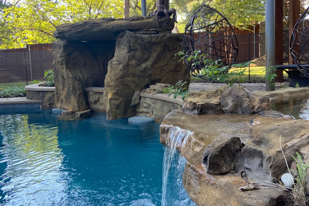 Universal Rocks In-Ground Spa - Bay