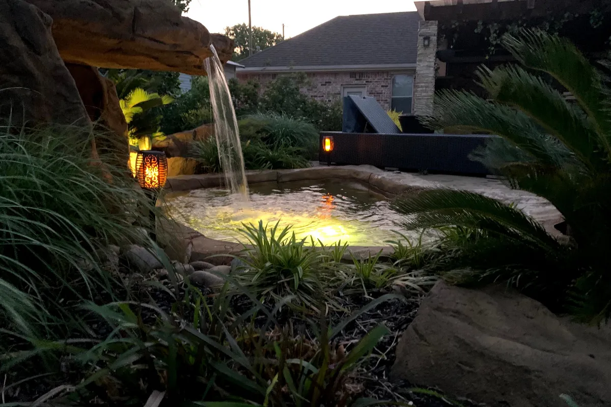 Universal Rocks In-Ground Spa - Bay