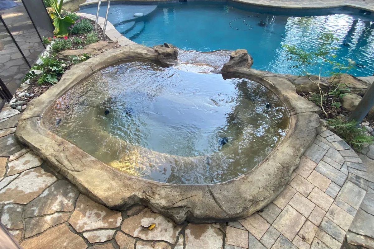 Universal Rocks In-Ground Spa - Bay